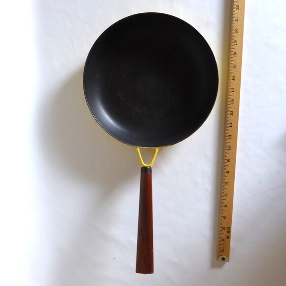 VINTAGE 11” SKILLET WATERFORD IRELAND COLORCAST YELLOW ENAMEL CAST IRON SKILLET - Picture 2 of 15